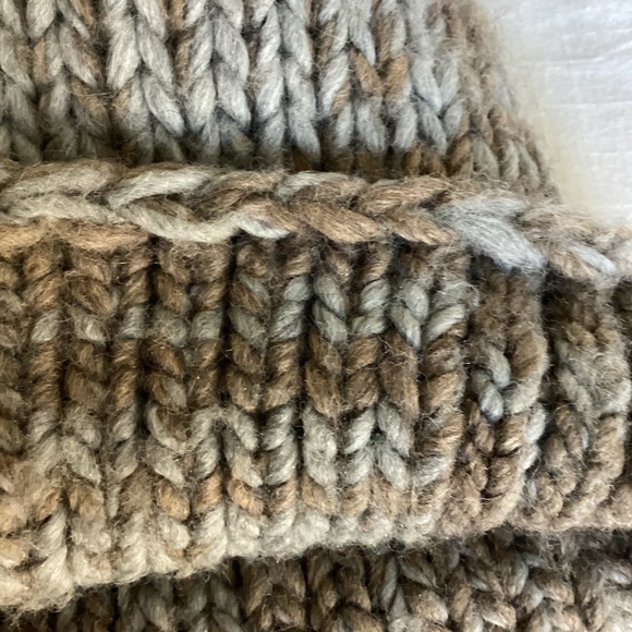 PORTOLANO Knit Beanie Womens Pom Pom Hat  Chunky Wool Blend Neutral Cozy Winter - Picture 4 of 10